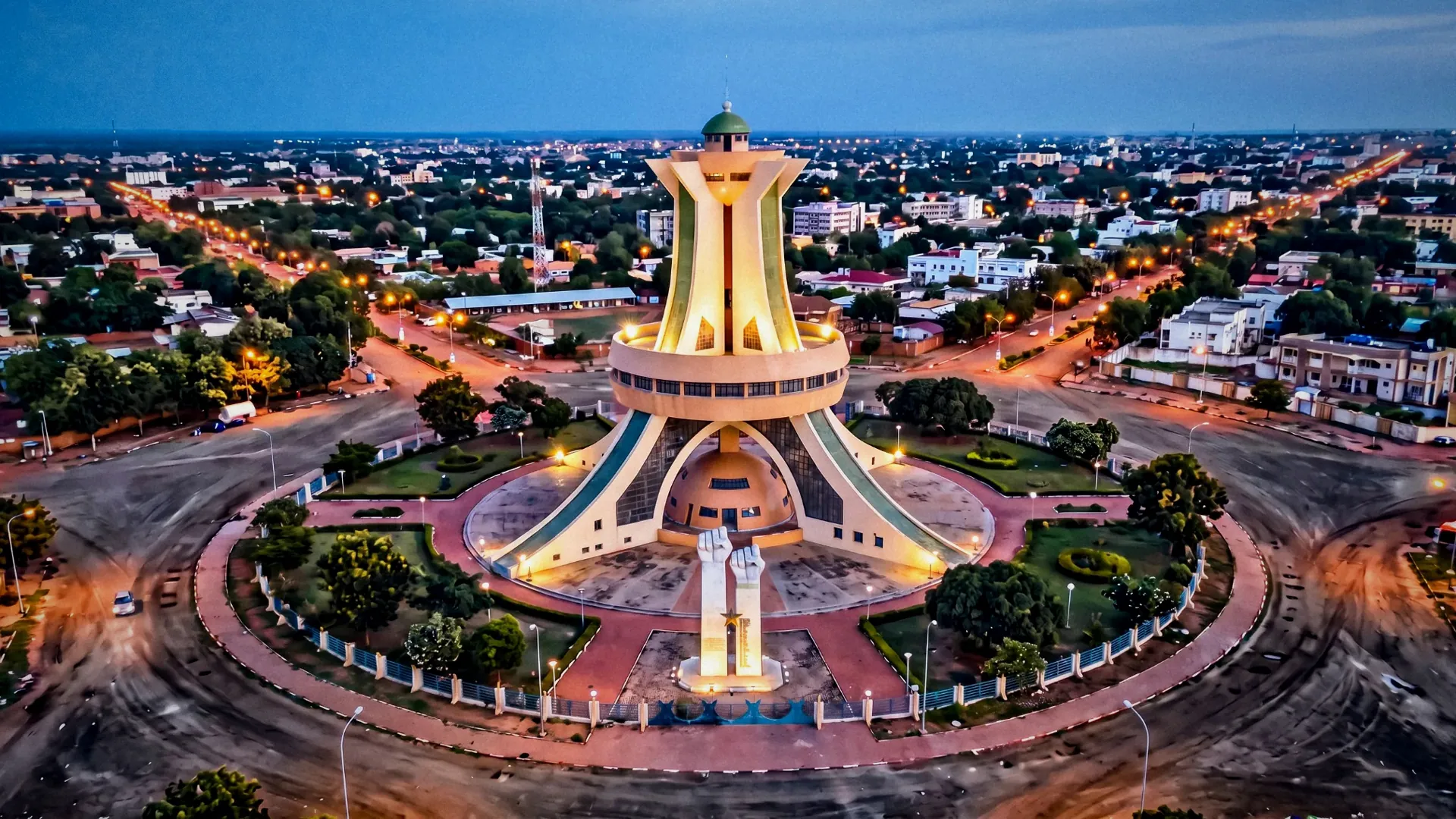 Monument des héros nationaux, à Ouagadougou, au crépuscule